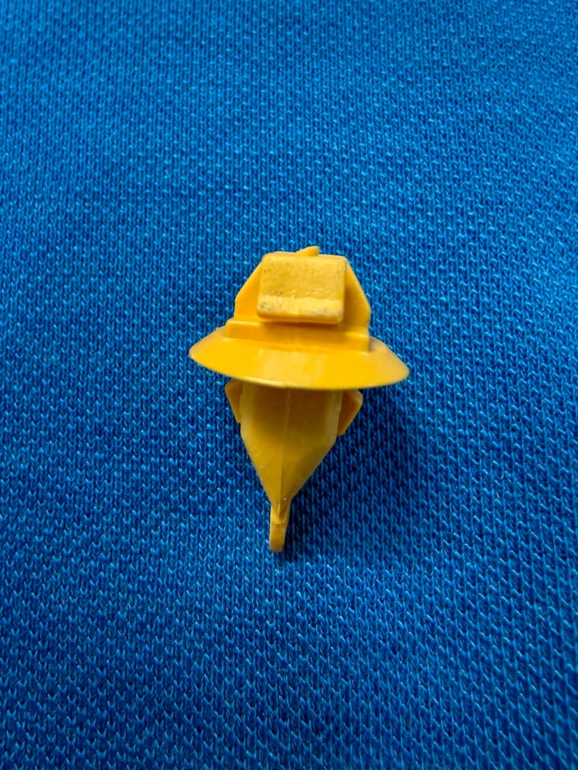 Door pad ibrow clips forchuner 